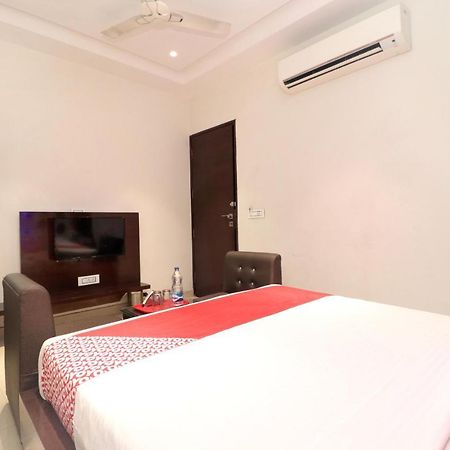 Oyo 14829 Hotel J Cruise Ludhiana Exterior foto